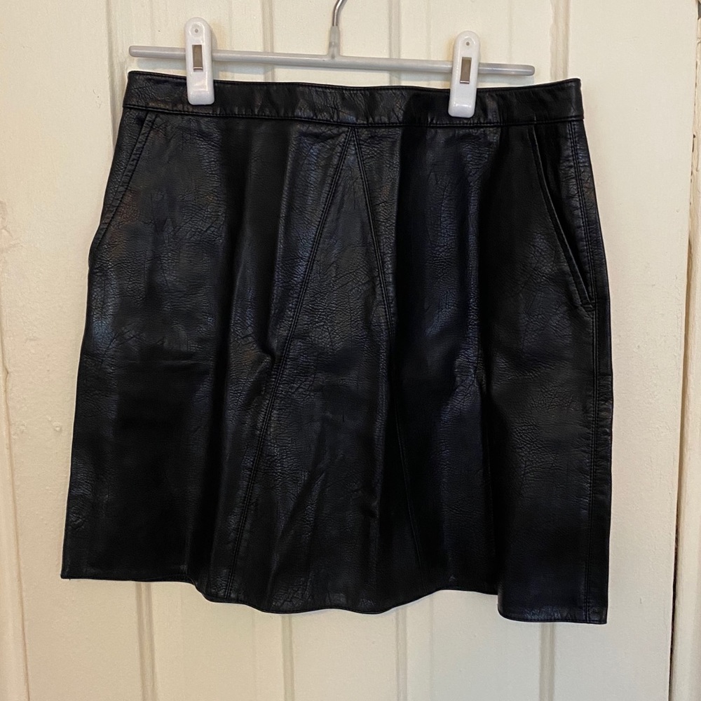Zara faux leather mini skirt w/ pockets size large